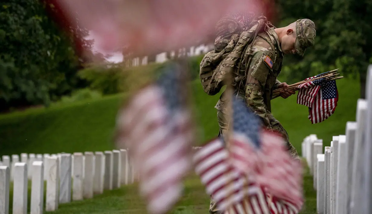 <p>Memorial Day juga dianggap sebagai awal musim panas tidak resmi di Amerika Serikat. (AP Photo/Andrew Harnik)</p>
