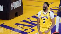 Forward Los Angeles Lakers, Anthony Davis, ketika melawan Phoenix Suns di Staples Center pada NBA play-off, Jumat (28/5/2021) pagi WIB. (AP/Marcio Jose Sanchez).