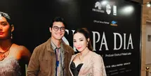 Penyanyi sekaligus aktris ini tampil memukau dalam balutan busana rancangan desainer Eddy Betty, yang menghadirkan sentuhan wastra Indonesia dalam gaya modern nan elegan. [@cintabrian].