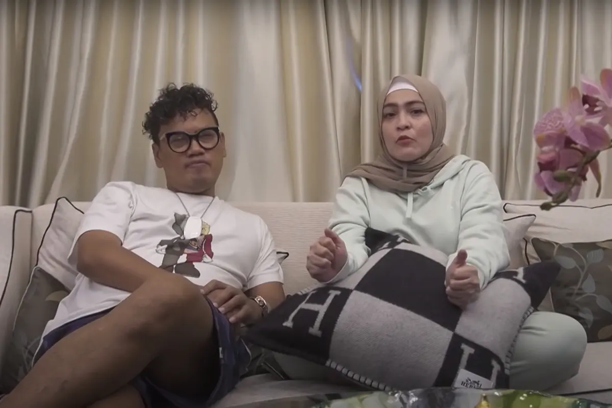 Uya Kuya dan Astrid. (Foto: YouTube Uya Kuya TV)