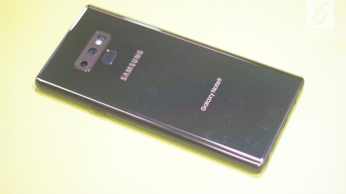 Tampak belakang Samsung Galaxy Note 9. Liputan6.com/ Aditya Eka Prawira