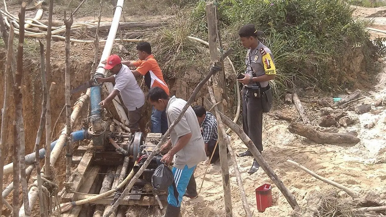 Jalur Tikus Penambang Emas Liar Jambi di Sungai Batanghari