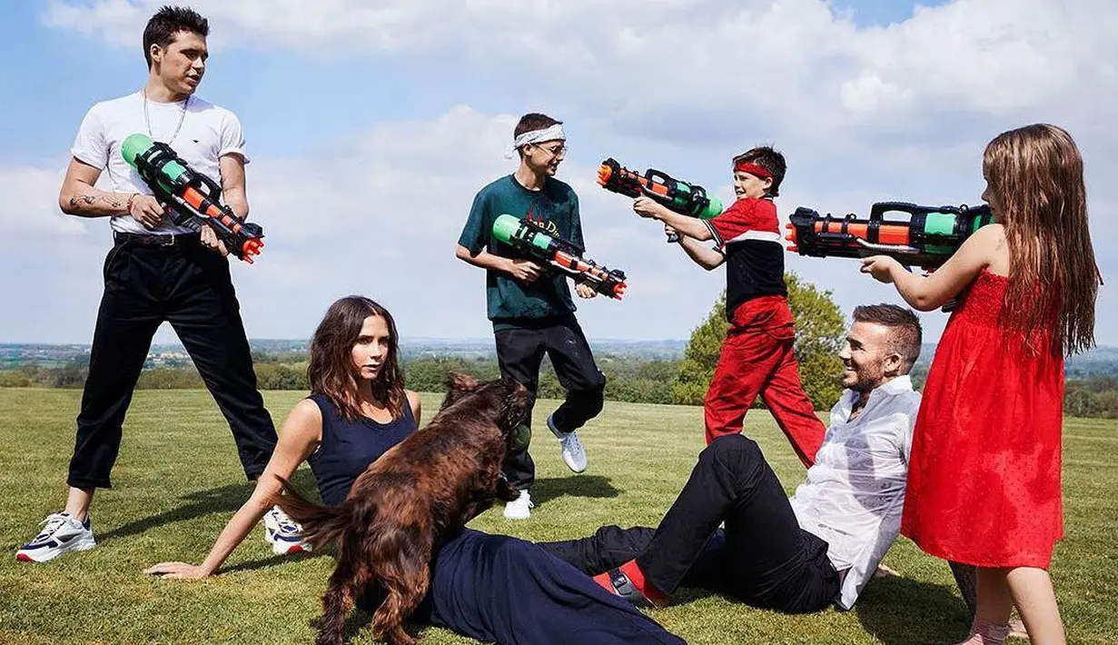 Keluarga David Beckham sendiri pun baru saja melakuka pemotretan untuk majalah Vogue. (instagram/britishvogue)