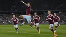 <p>Dua gol kemenangan Liverpool dicetak oleh Cody Gakpo dan Joel Matip, sedangkan satu-satunya gol West Ham dicetak oleh Lucas Paqueta. (AP Photo/Alastair Grant)</p>