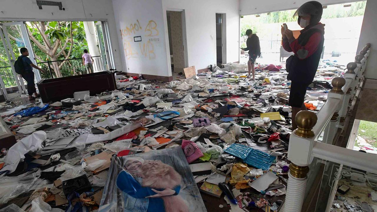 FOTO: Kondisi Rumah Uya Kuya Setelah Amukan Massa Tak Dikenal