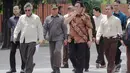 Menteri Perdagangan RI Rahmat Gobel saat berjalan menuju Gudang Bulog, Jakarta, Senin (15/12/2014). (Liputan6.com/Faizal Fanani)