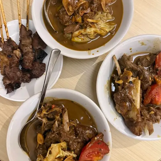 Rekomendasi Tempat Makan Siang di Solo Ala Warlok