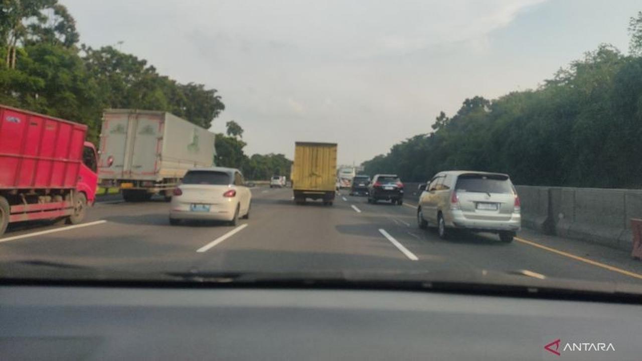 Lalu Lintas Tol Cikampek Ramai Lancar di Hari Pertama Mudik Lebaran