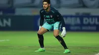 Kiper Bali United, Adilson Maringa saat menghadapi Persija Jakarta pada laga pekan ke-13 BRI Liga 1 2023/2024 di Stadion Patriot Candrabhaga, Bekasi, Minggu (24/9/2023) malam WIB. (Bola.com/M Iqbal Ichsan)