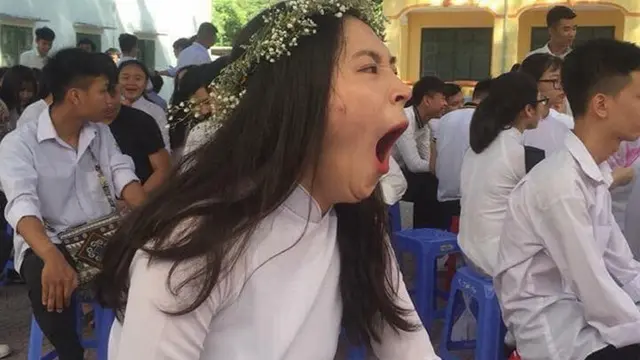 Ulah Kocak Warganet Isengi Foto Gadis yang Menguap