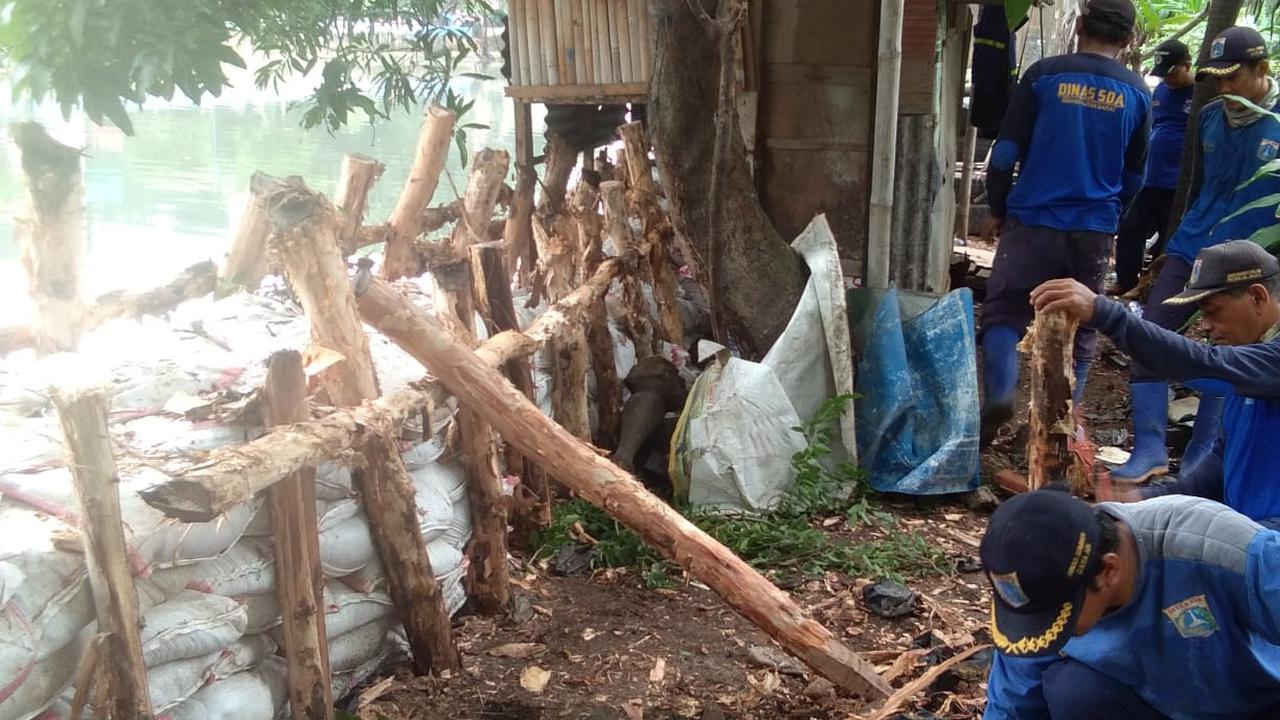 Luapan Air Kali Sekertaris Akibat Hujan Deras Semalam