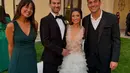 Berfoto bareng pengantin, pasangan yang baru saja lamaran ini didoakan menyusul. Aurelie Moeremans dan Tyler Bigenho tampil serasi. (Liputan6.com/IG/@drtylerbigenho)