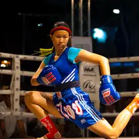 Begini saat atlet Muay Thai cewek pura-pura jadi pendatang baru di sebuah sasana. Dia dikerjain cowok-cowok di sana. Namun akhirnya ...