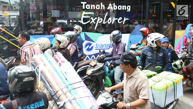 Jalan Ditutup untuk PKL, Kawasan Tanah Abang Makin Macet