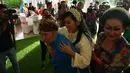 Setelah acara pengajian selesai dan dilanjutkan dengan mohon doa restu untuk nikah, Ardina Rasti mengikuti rangkaian acara selanjutnya. Calon istr Arie Dwi Andika itu menjalani prosesi siraman. (Nurwahyunan/Bintang.com)