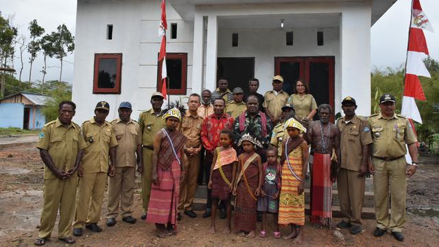 Bupati dan warga Sorong