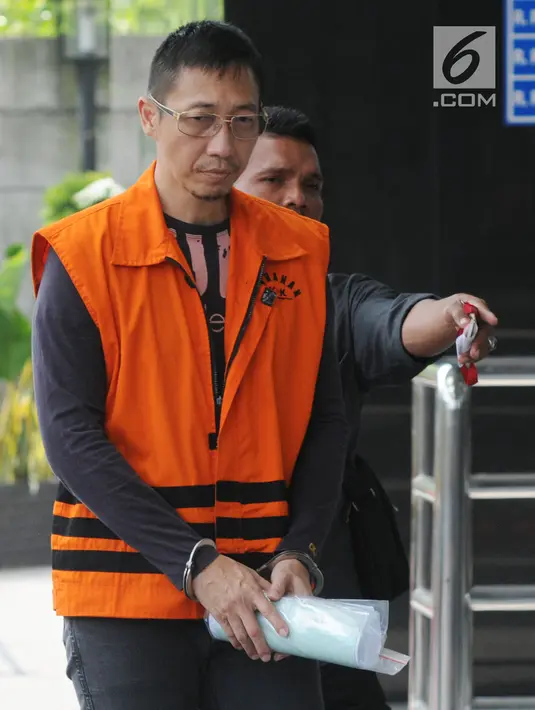 Pengusaha Sendy Pericho tiba untuk pemeriksaan di Gedung KPK, Jakarta, Senin (8/7/2019). Sendy Pericho diperiksa sebagai tersangka kasus dugaan suap pengurusan pengurangan tuntutan pidana terdakwa penipuan investasi yang disidangkan Kejati DKI di PN Jakarta Barat. (merdeka.com/Dwi Narwoko)