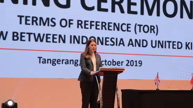 Komisaris Perdagangan Inggris untuk Asia Pasifik, Natalie Black Memberi Sambutan dalam Penandatanganan Terms of Reference (TOR) untuk Trade Review RI-Inggris di ICE BSD pada Rabu (16/10/2019) (Liputan6.com/Hugo Dimas)