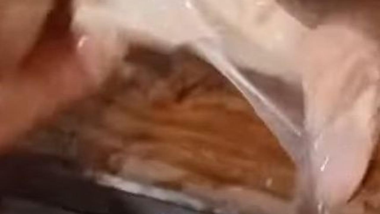 Pisahkan Kulit dan Daging