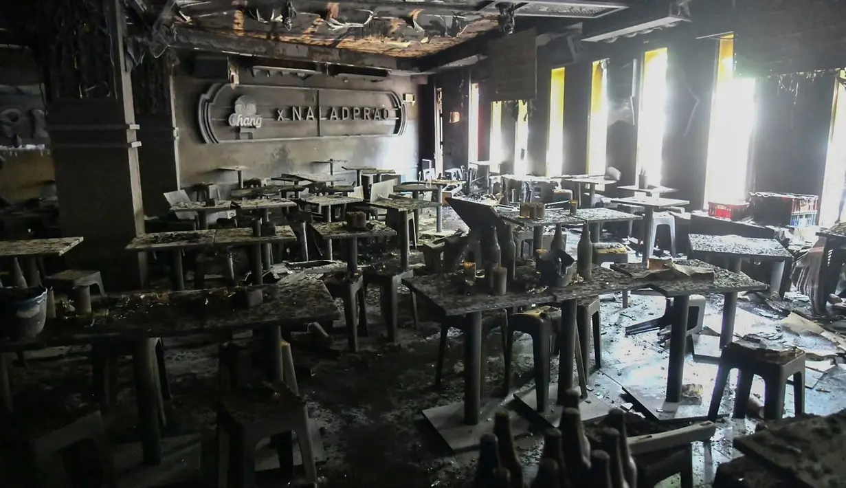 Suasana dalam bar paska kebakaran di bar Rong Beer Na Lat Phrao di Bangkok, Thailand, Senin, 13 Juli 2026. (Pemerintah Metropolitan Bangkok via AP)