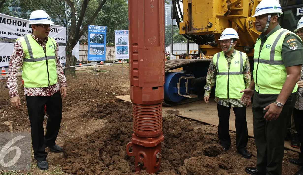 Gubernur DKI Basuki T Purnama alias Ahok melakukan groundbreaking jalan layang Semanggi di Jakarta, Jumat (8/4). Pemprov DKI Jakarta akan membangun dua jalan layang di Semanggi. (Liputan6.com/Faizal Fanani)