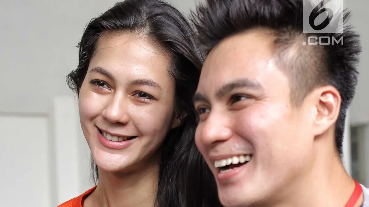 Pasangan Baim Wong dan Paula Verhoeven Beri Dukungan untuk Tio Pakusadewo