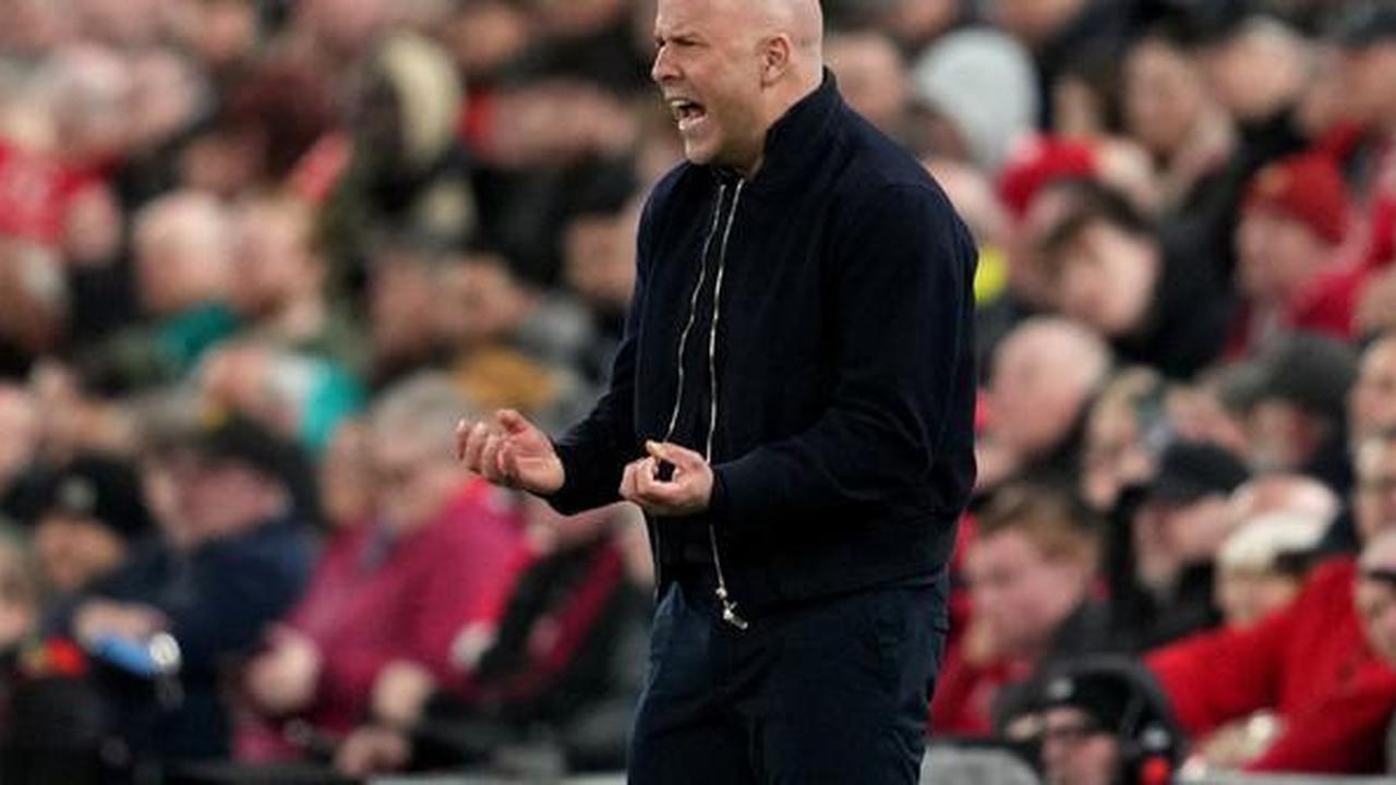 Nasib Arne Slot di Liverpool Makin Tak Pasti, Duel Melawan PSG Pekan Depan Bisa Menjadi Penentu