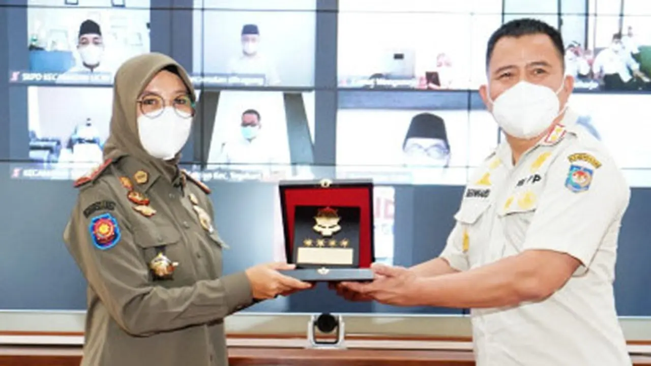 Pemkab Banyuwangi Diganjar Penghargaan Karya Bhakti Peduli Satpol PP dari Kemendagri