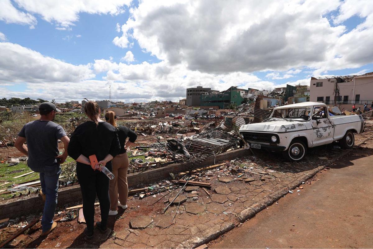 FOTO: Tornado Dahsyat Hantam Brasil Selatan, Enam Tewas dan Ratusan Luka-Luka