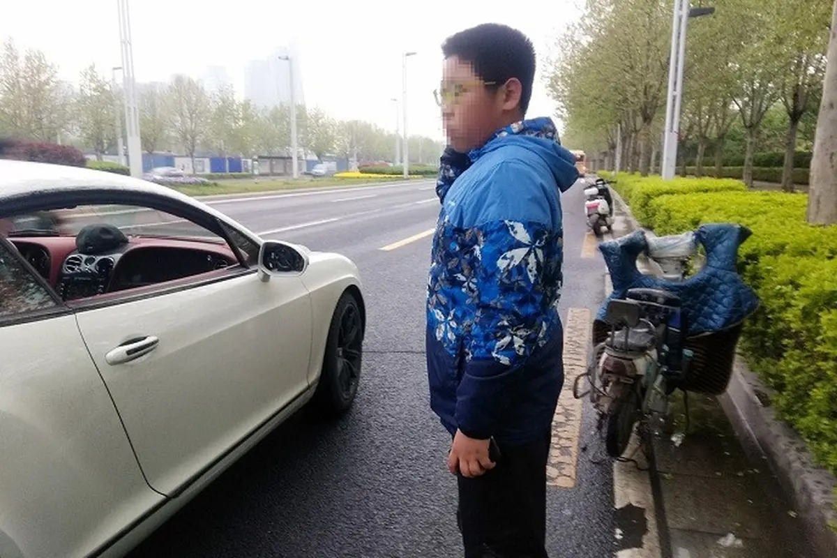 Bocah Tabrak Spion Bentley (news.163.com)