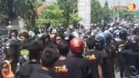 [VIDEO] Bentrokan Pendekar di Madiun, Puluhan Rumah Rusak
