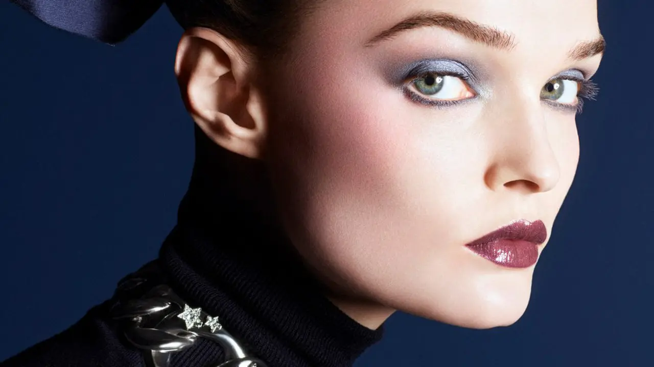 Chanel Holiday 2025 Makeup Memancarkan Pesona Kosmik dan Keanggunan Ikon Legendaris