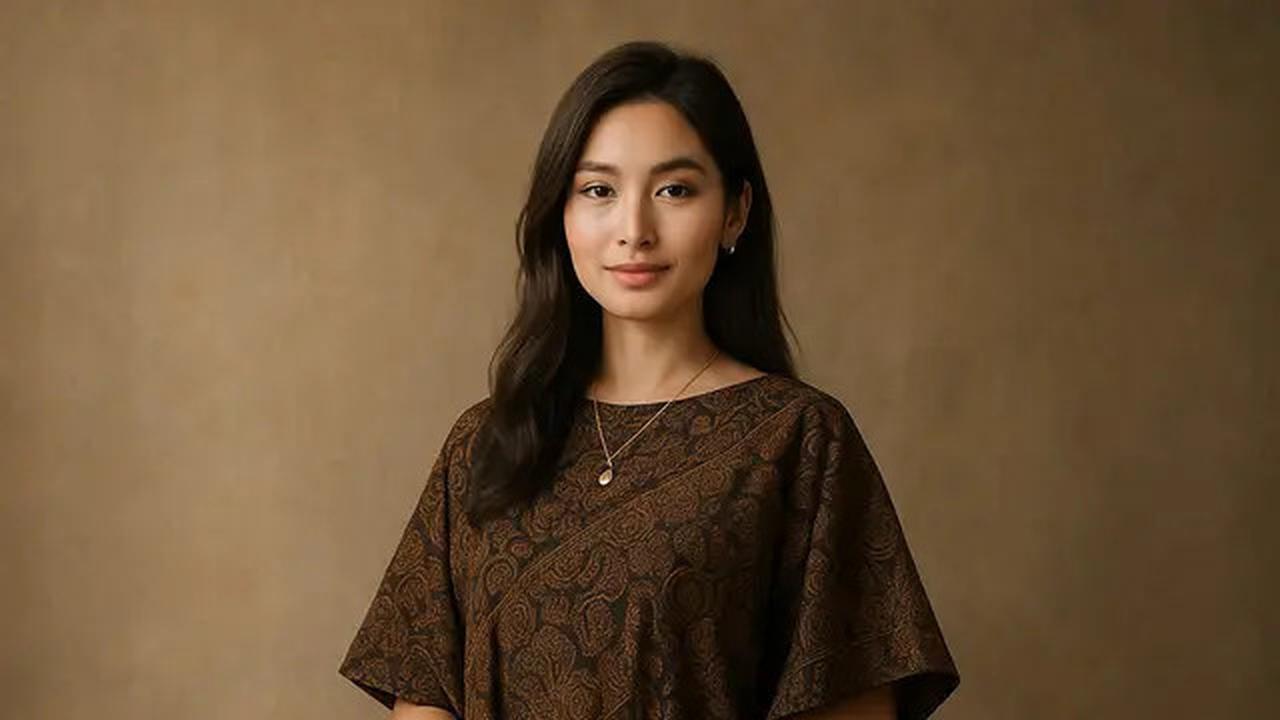 Rok Span Batik Belah Samping Cocok dengan Baju Apa? Ini 8 Gaya yang Harus Dicoba