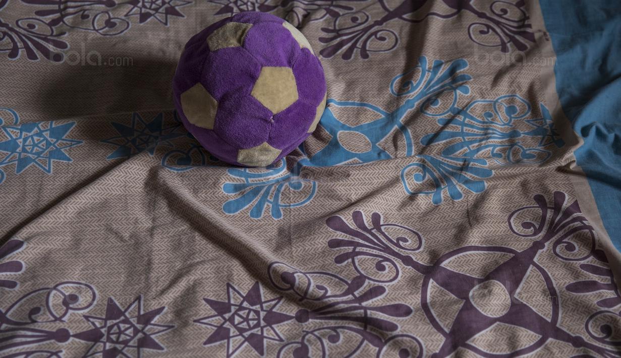 Sepak bola menjadi magnet bagi warga Tulehu untuk bisa merubah nasib ekonomi sehingga banyak keluarga disana mendidik anaknya bermain bola. (Bola.com/Vitalis Yogi Trisna)