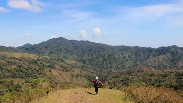 Pemandangan di Gunung Wanggameti @tyasthuwel