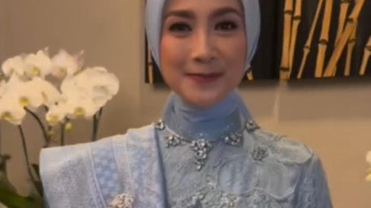 Gaya Hijab Desy Ratnasari di Berbagai Momen, Cantik dan Stylish