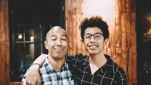 6 Potret Marcell Siahaan dan Putra Sulungnya yang Tampil Kompak, Bak Kakak Adik
