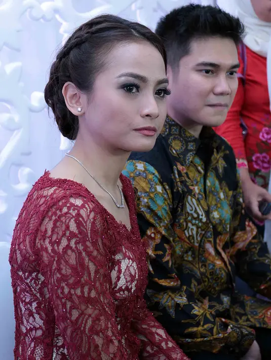 Menariknya, Acha mengatakan bahwa yang pertama kali jatuh hati pada Vicky adalah ibunya. Sebagai anak, Acha mengaku hanya mengikuti kemauan sang ibu. (Deki Prayoga/Bintang.com)