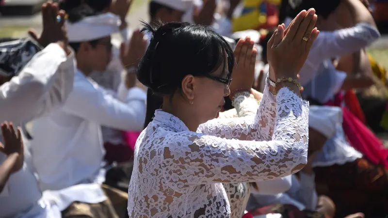 Mengetahui Makna Filosofis Busana Adat Bali dan Ragam Kebaya Cantik