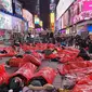 World's Big Sleep Out di New York. Hal ini merupakan kampanye mereka dalam menggalang dana bagi kaum tuna wisma. (Source: Instagram/ @worldsbigsleepout)
