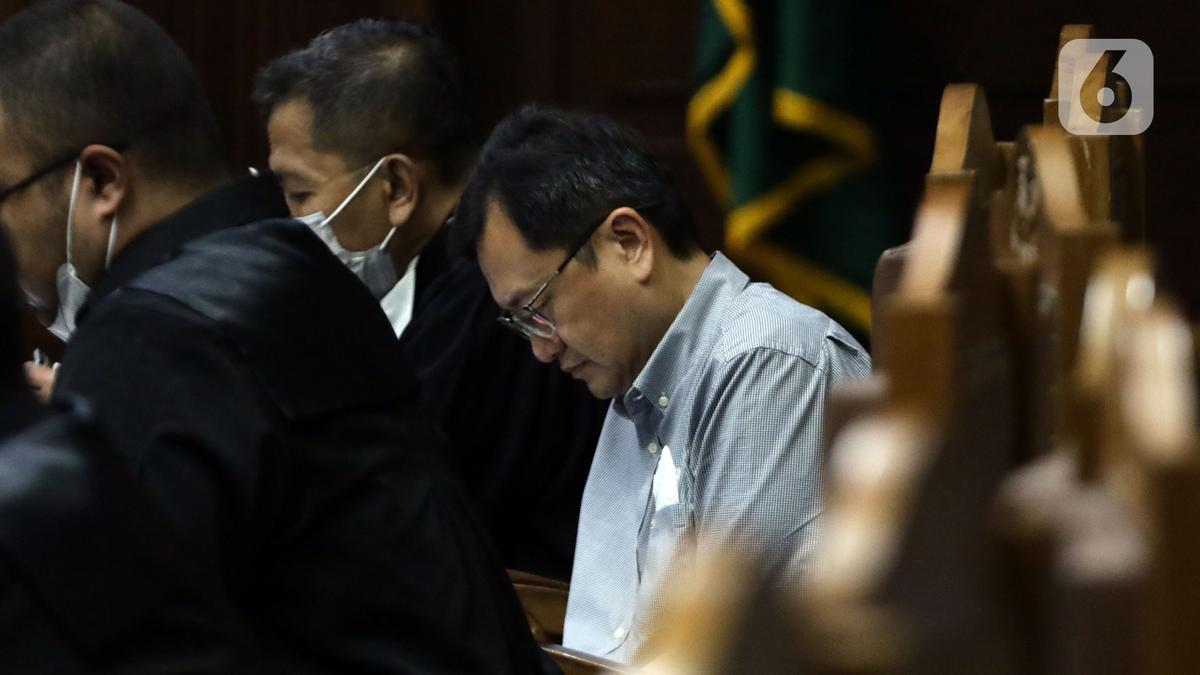 OJK Sanksi Pihak Terkait Emiten POSA, Benny Tjokro Dilarang Masuk Pasar Modal Seumur Hidup