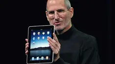 CEO Apple Steve Job memperlihatkan "iPad" yang baru saat peluncuran produk komputer tablet terbaru tanggal 27 Januari 2010. (Antara).