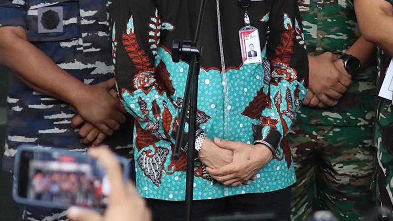 FOTO: Didatangi Barisan Puspom TNI, KPK Minta Maaf dan Mengaku Khilaf usai Tetapkan Kabasarnas Tersangka