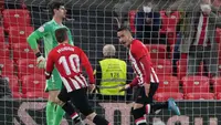 Setelah sebelumnya menyingkirkan Barcelona di babak 16 Besar Copa del Rey 2021/2022, kini giliran Real Madrid yang jadi korban Athletic Bilbao di perempatfinal, Kamis (3/2/2022). Los Blancos tersingkir 0-1 lewat gol telat Alex Berenguer di menit ke-89. (AFP/Cesar Manso)