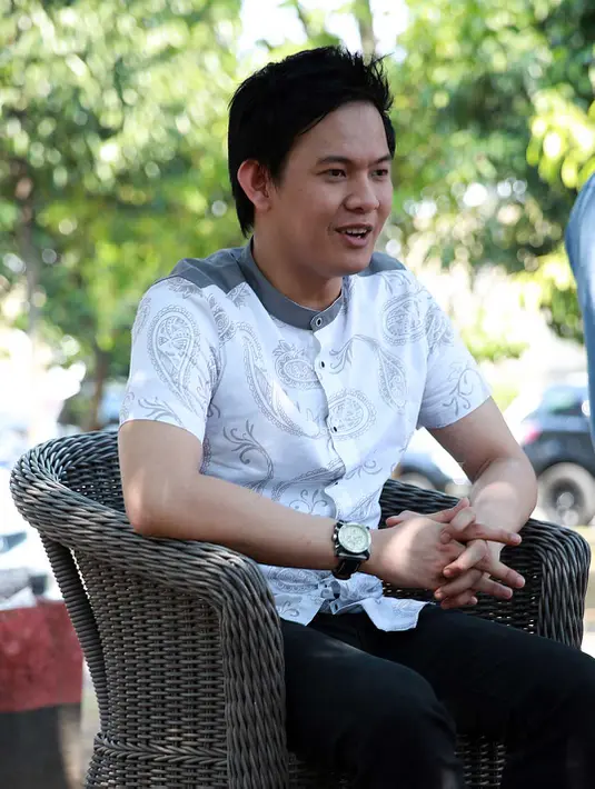 Lelaki kelahiran Makassar, 15 September 1987, ini tidak hanya mencari prospek keuangan dalam bekerja. Ia ingin mendapat hikmah dengan prospek kesenangan serta ibadah sehingga membawakan keberkahan pada penontonnya. (Deki Prayoga/Bintang.com)