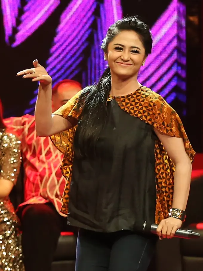 [Bintang] Dewi Perssik