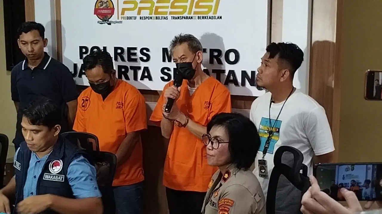 Fariz RM untuk kali pertama muncul ke publik usai ditangkap karena dugaan penyalahgunaan narkoba