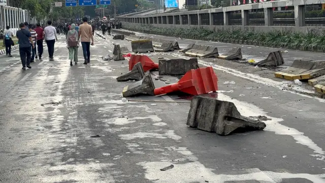 Kondisi di gedung DPR/MPR RI saat demo 28 Agustus 2025.