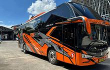 Hino memanjakan sopir dan pecinta bus dengan kegesitan saat 'Lari Malam'.
