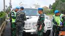Citizen6, Lebanon: Komandan Satgas POM TNI Kontingen Garuda XXV-D/UNIFIL bersama anggotanya Tim Charli dengan Dantim Serka Sedyo Wijoyo, menggelar MP CKP (Military Police Check Point) kendaraan UNIFIL, Minggu (6/5). (Pengirim: Badarudin Bakri)